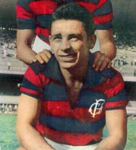 O pequenino Babá (1,54 metro de altura) foi o artilheiro do Flamengo, com três gols.